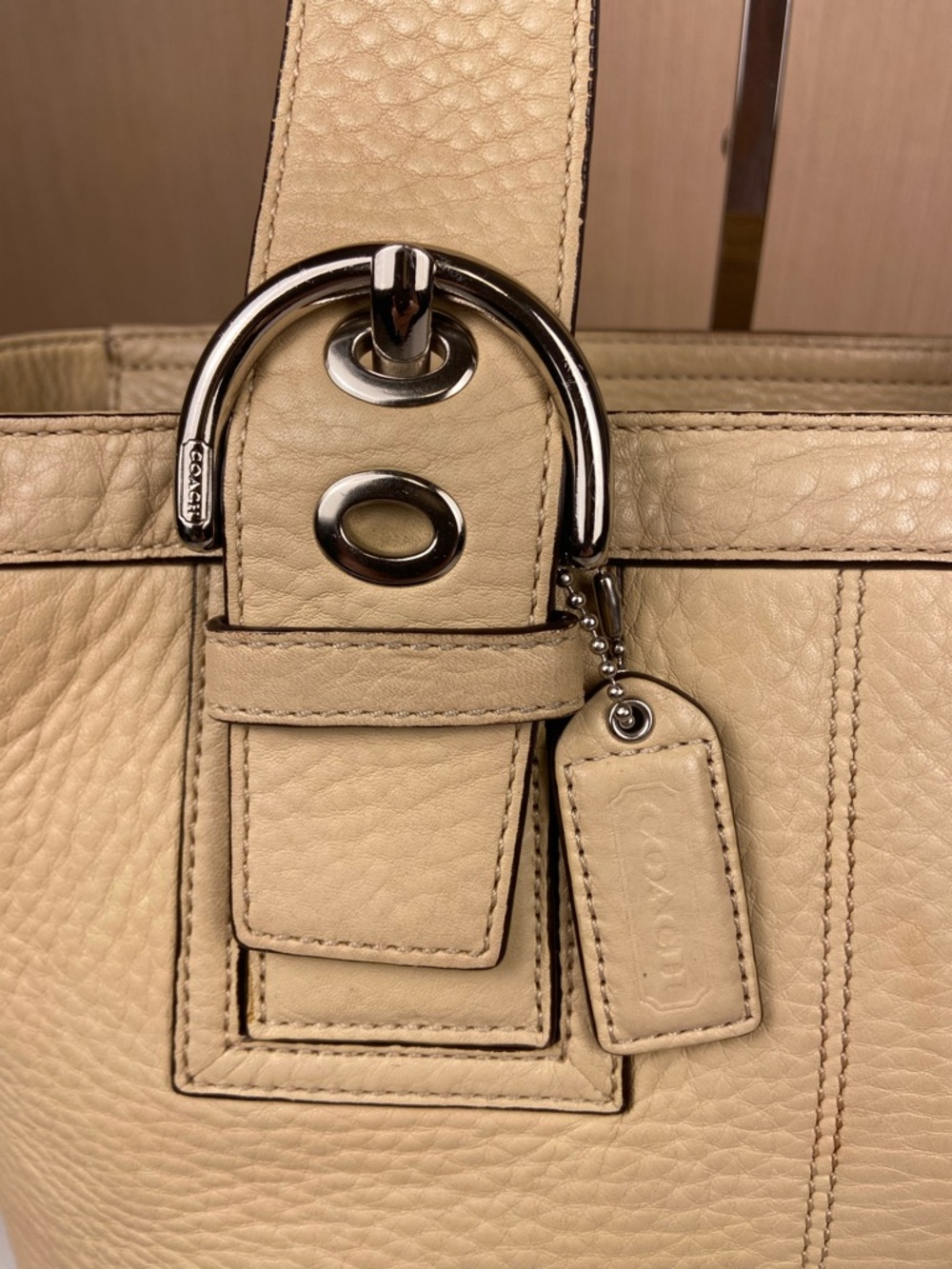 Coach Soho Pebbled Leather Tote Beige O-Ring Buckle Shoulder Bag Work Carryall - Picture 3 of 13